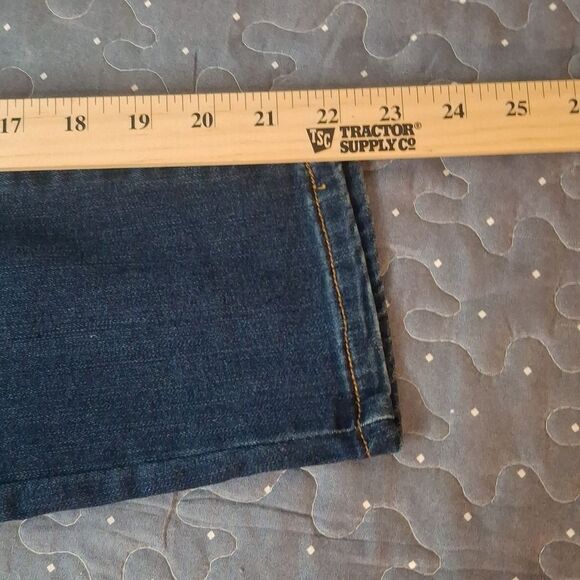Tahari Hannah Mid rise capri Jeans size 4 - Picture 7 of 7